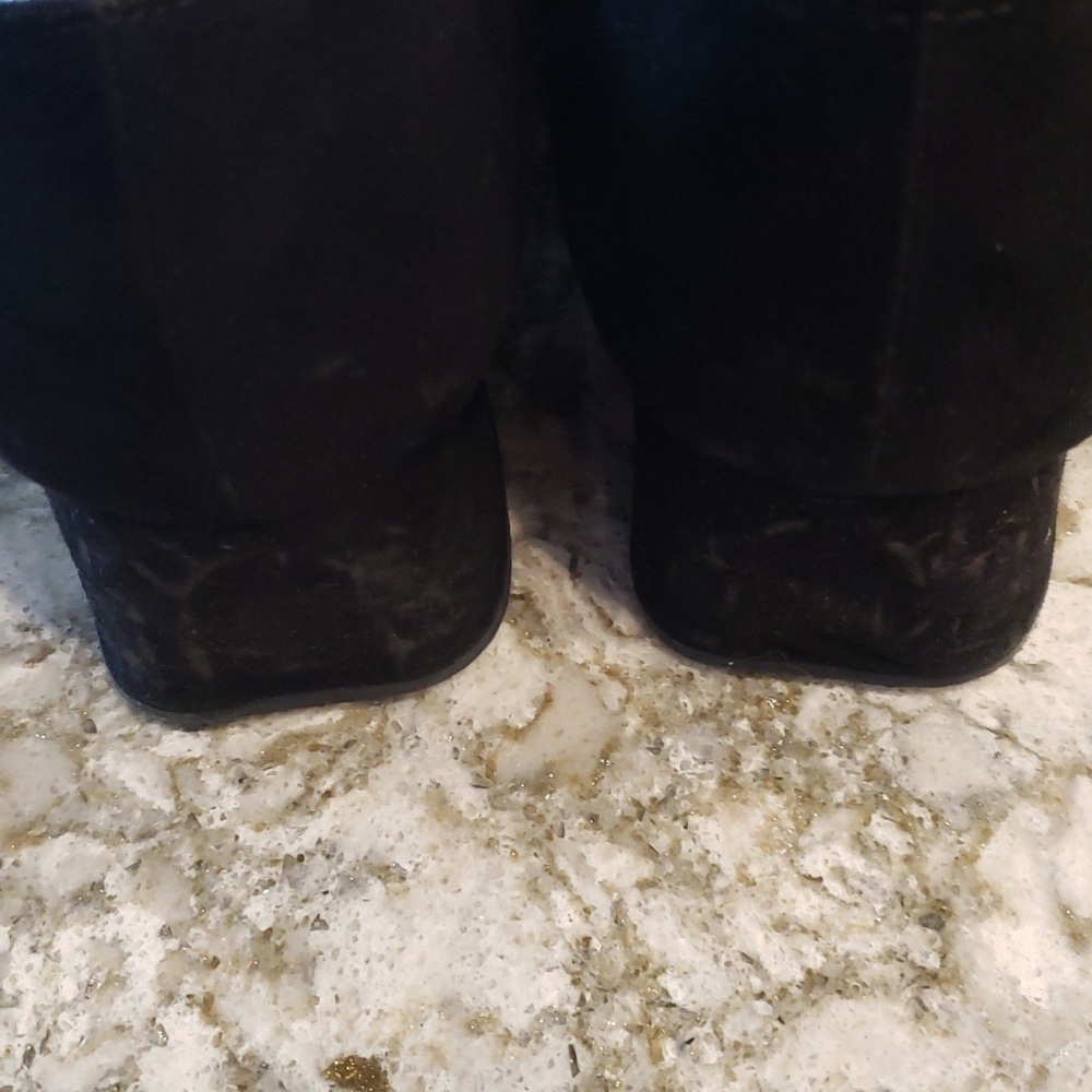 Stuart Weitzman Gorham Black suede small heel pump - Picture 9 of 12